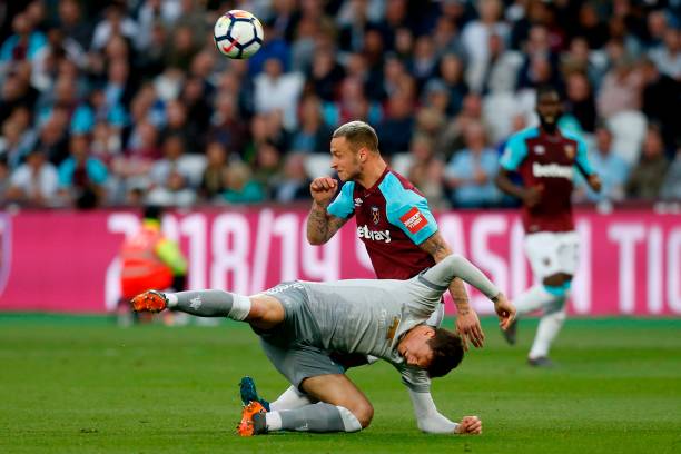 通过他的案 通过他的案