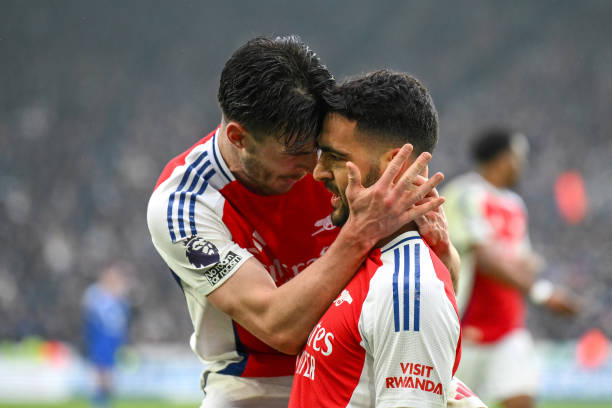 应与坚决的 应与坚决的